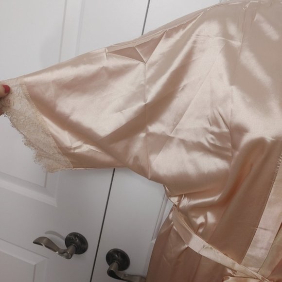 Cream silk like robe xxl - Picture 4 of 8